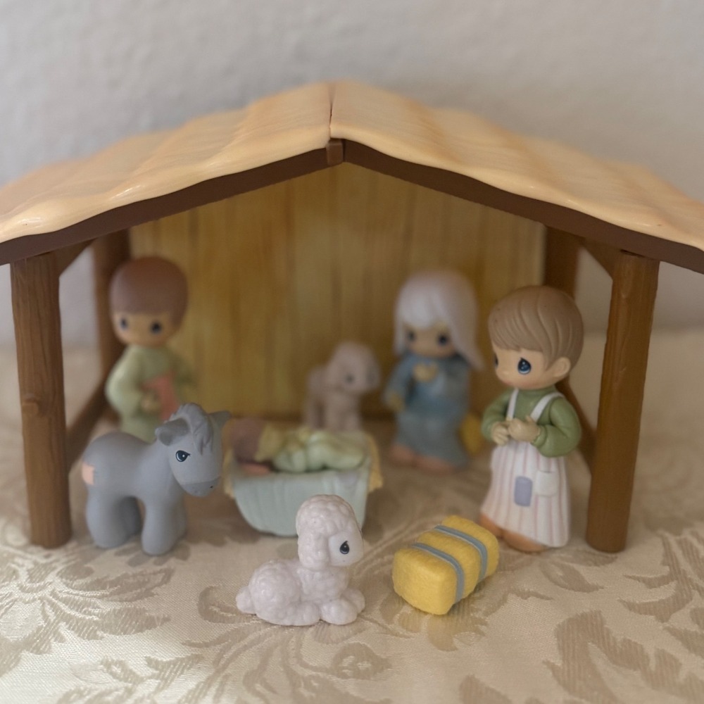 Precious Moments Nativity Set Mini Figures Stable Manger Mary Joseph Jesus Toy